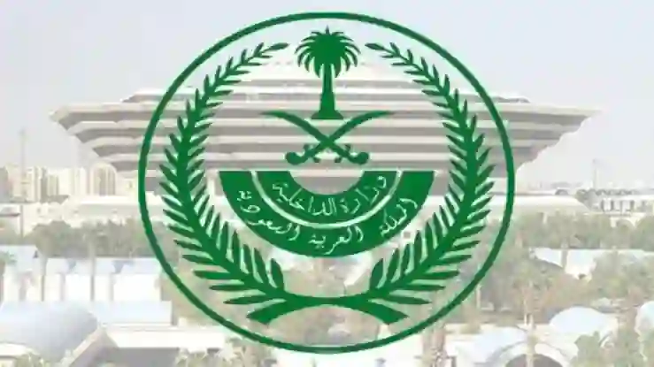 الداخلية السعودية تبدء تطبيق قرارات بحق 22 الف وافد بالغرامة والترحيل بسبب تورطهم في مخالفة سبق التحذير منها 