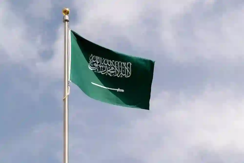 رسمياً: قرارات سعودية جديدة تقضي بترحيل فوري لأي مقيم يقع في هذا الخطأ الشائع عند تحويل الأموال الى خارج المملكة والكشف عن أقصى حد للتحويلات الشهرية للمقيمين