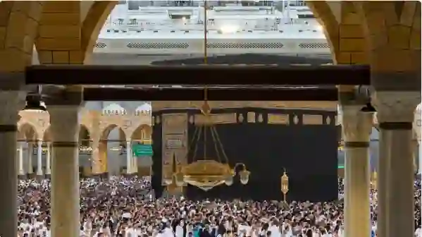 السعودية تعلن قائمة محظورات جديدة يمنع على حاملي تأشيرات العمرة حملها معهم