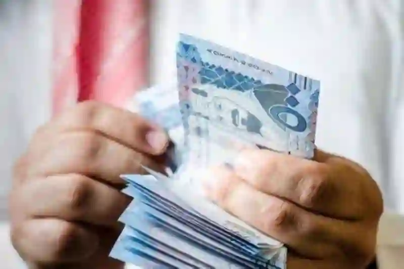 سلم رواتب المرتبة الخامسة لموظفين الدولة في السعودية مع علاوات 1446