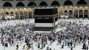 السعودية تصدر قرارات جديدة حول السماح للنساء بالحج بدون محرم في موسم 1445 